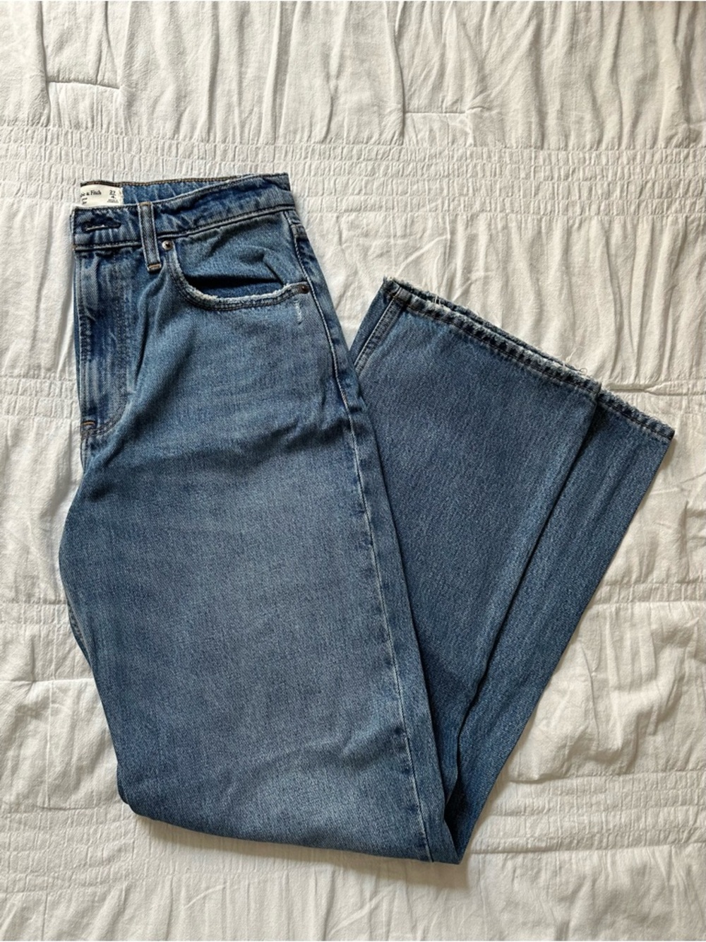 Abercrombie & Fitch Relaxed-Leg Jeans in Distressed Medium Wash | 27 Long